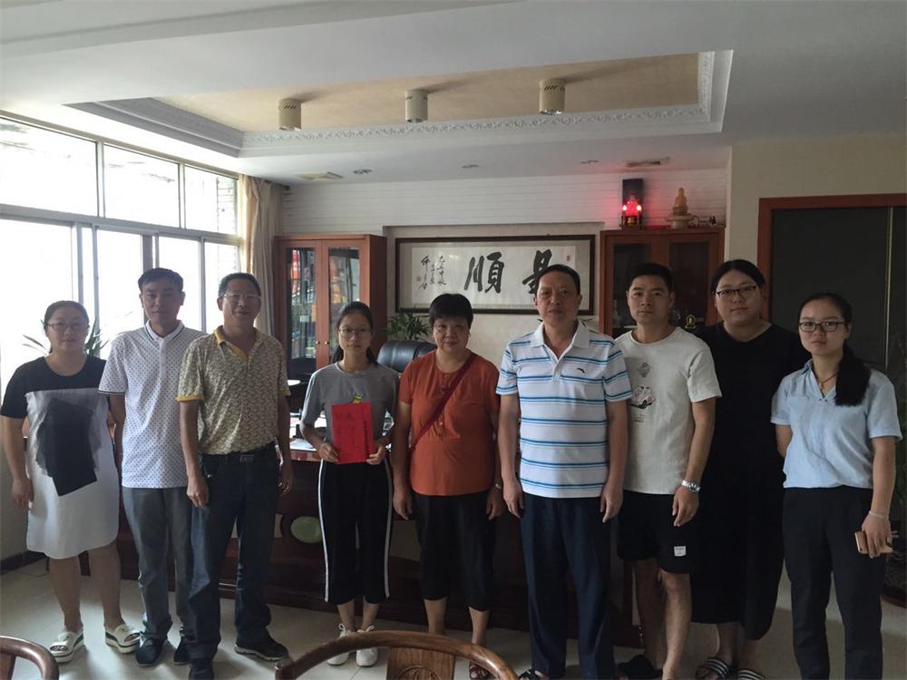 福建易順建筑工程有限公司2017年第一屆：“金秋助學(xué)，學(xué)子圓夢(mèng)，誠(chéng)信你我，感恩社會(huì)”