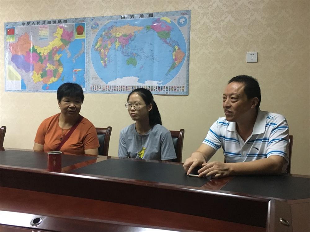 福建易順建筑工程有限公司2017年第一屆：“金秋助學(xué)，學(xué)子圓夢(mèng)，誠(chéng)信你我，感恩社會(huì)”